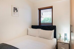 Appartement, 3 chambres | 3 chambres, fer et planche à repasser, accès au Wi-Fi (inclus)