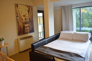Appartement, 1 chambre | Salle de séjour | Téléviseur ACL