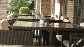 Serveert lunch en diner, Franse gerechten