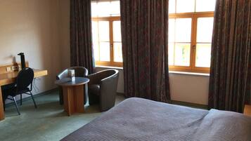 Minibar, coffres-forts dans les chambres, bureau, chambres insonorisées