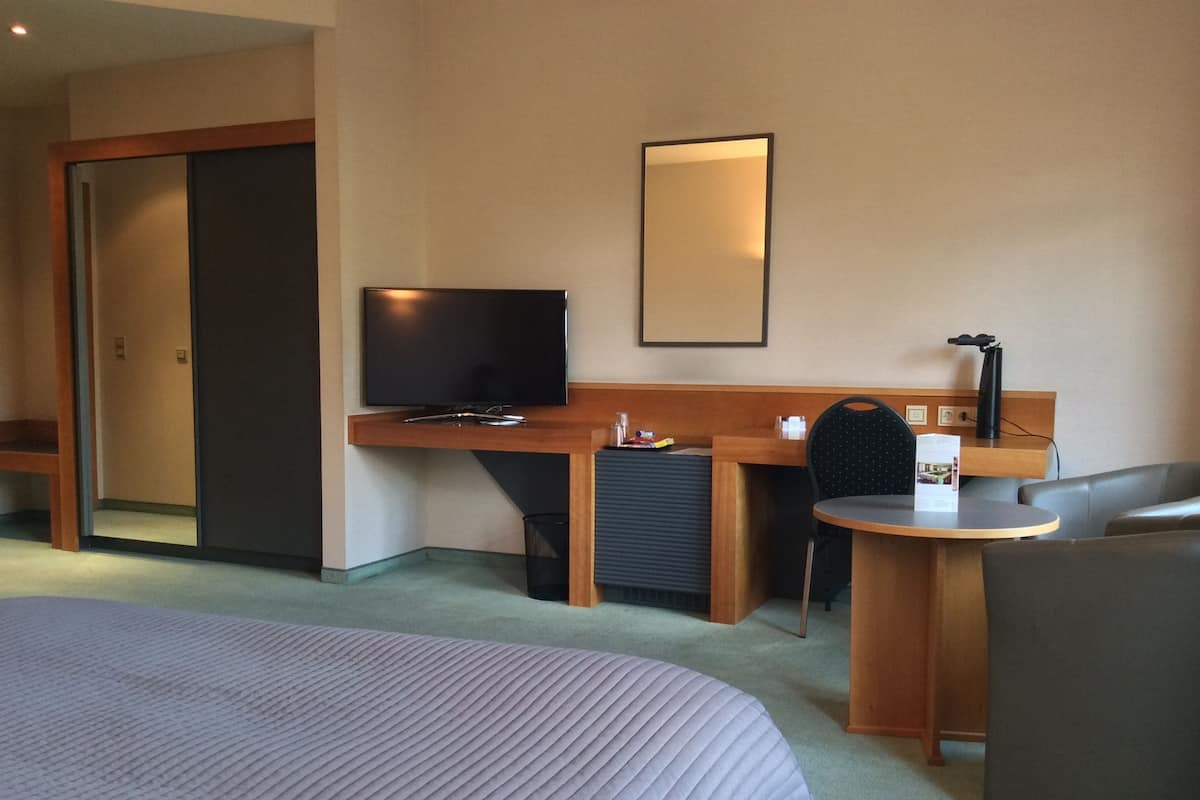 Kamar Double | Minibar, brankas, meja kerja, dan kedap suara