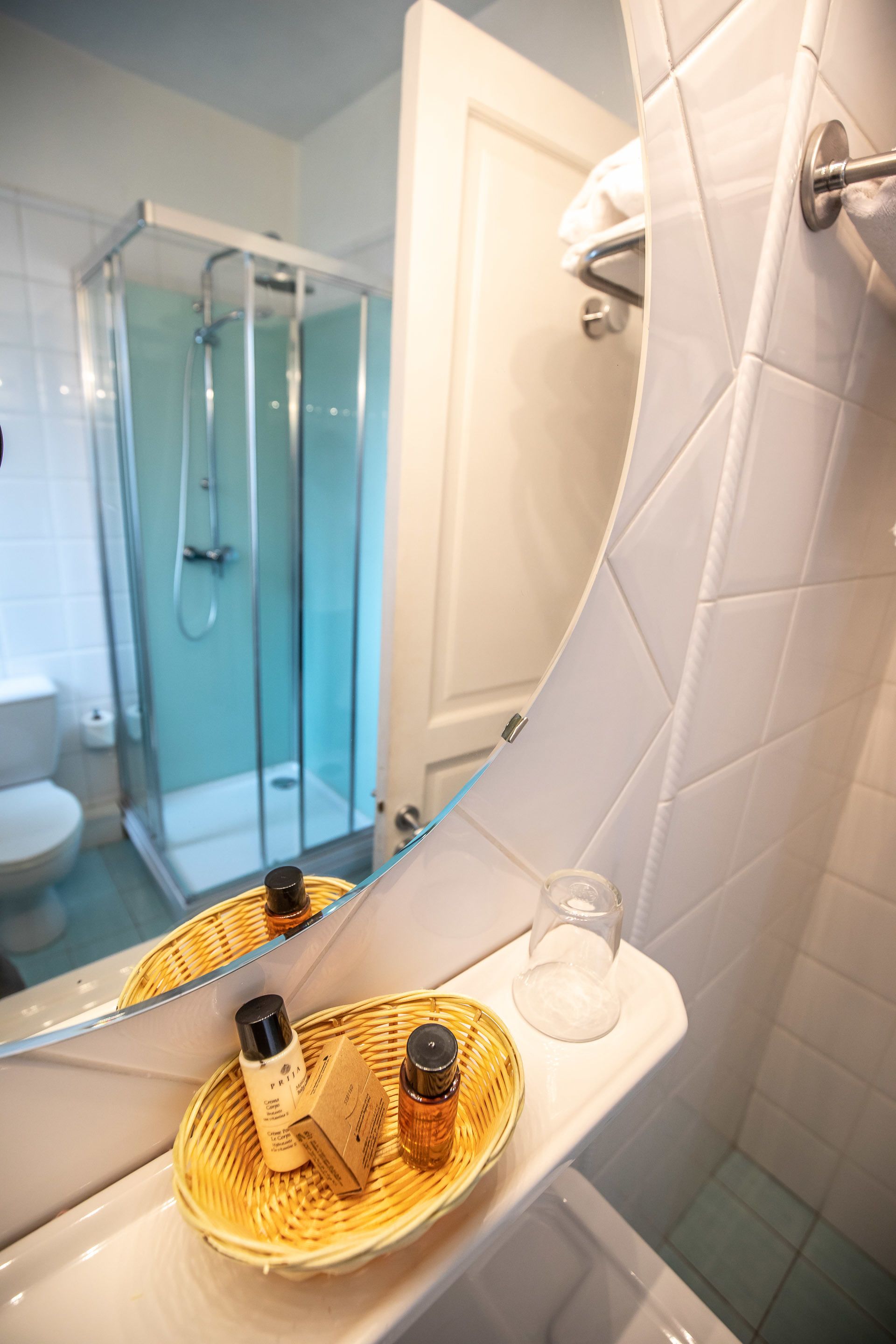 standard double room | in-room safe, desk, free wifi, bed sheets