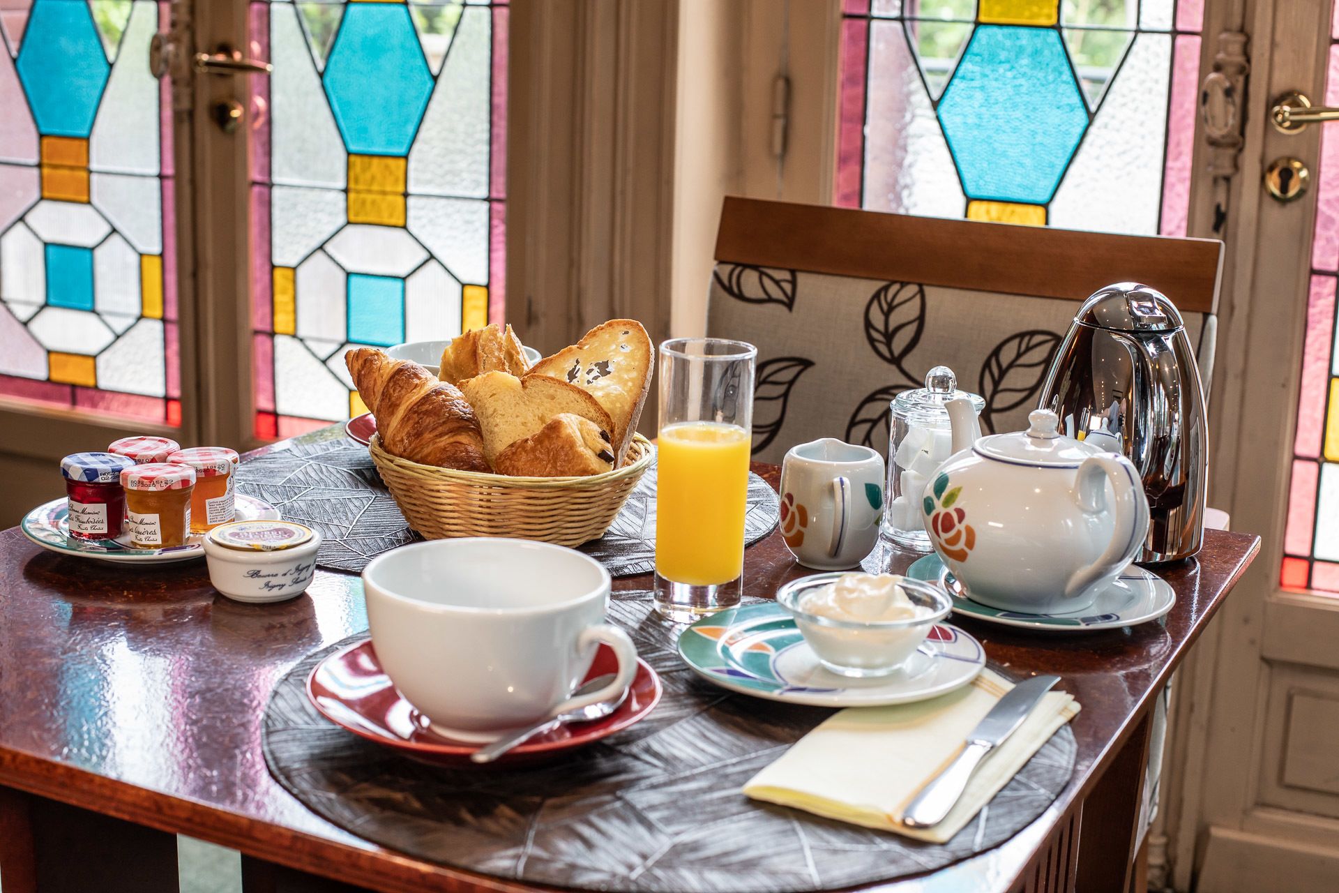 daily full breakfast (eur 10.00 per person)