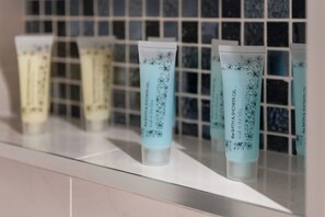 Apartment, 2 Bedrooms | Bathroom amenities - MetroStays - Stephen's Green 7-1 (Dublin)