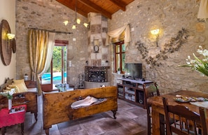 Traditional Elegand Villa | Interior - Amazing Villas in Crete (Rethymno)