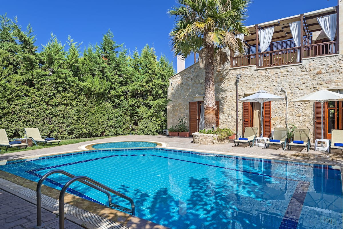 Traditional Elegand Villa | Exterior
