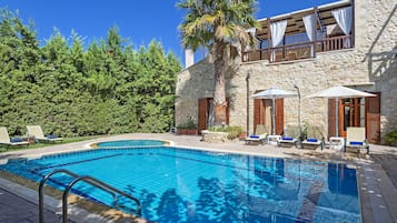Traditional Elegand Villa | Eksterior