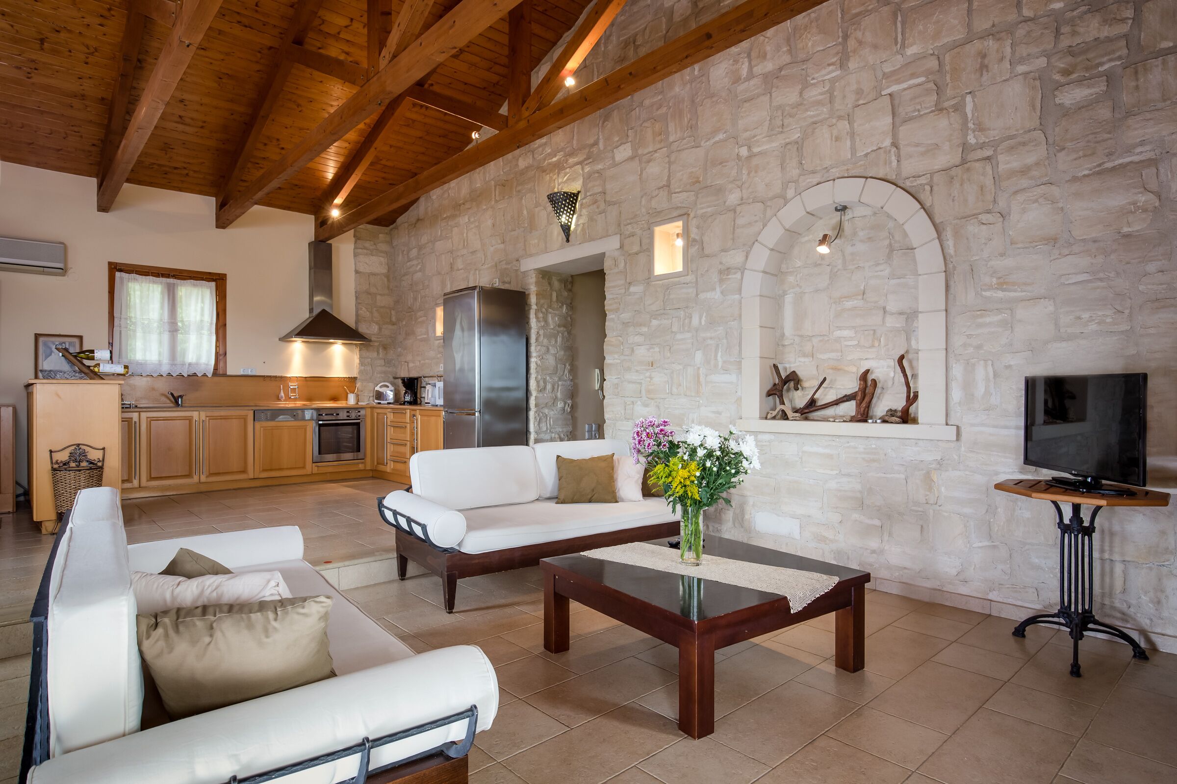 Classy Villa With Panoramic View | 起居區 | 43-吋智慧型電視、衛星頻道、電視