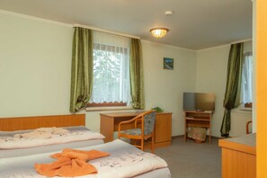 Double Room | Iron/ironing board, free WiFi, bed sheets