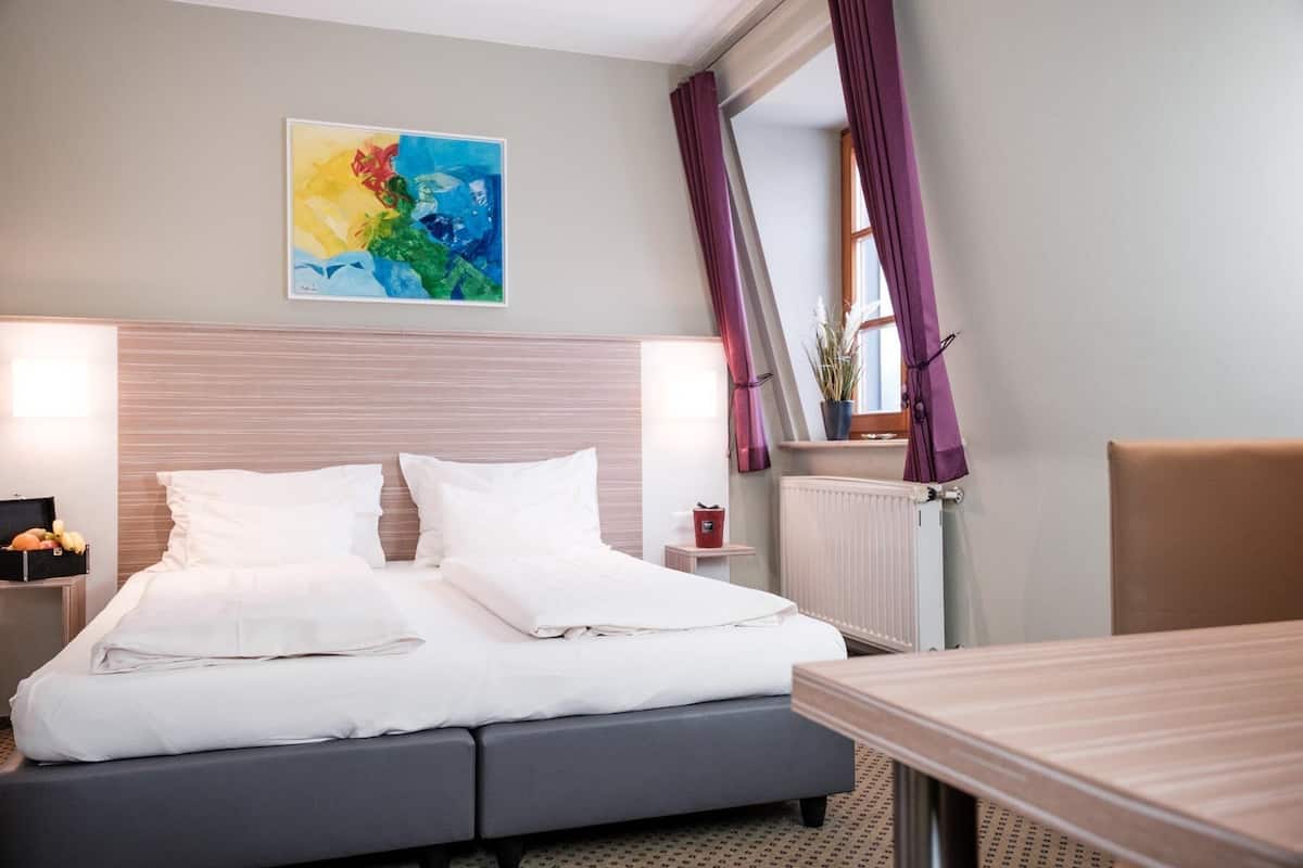 standard double room single use | 1 bedroom, in-room safe, individually decorated, individually furnished