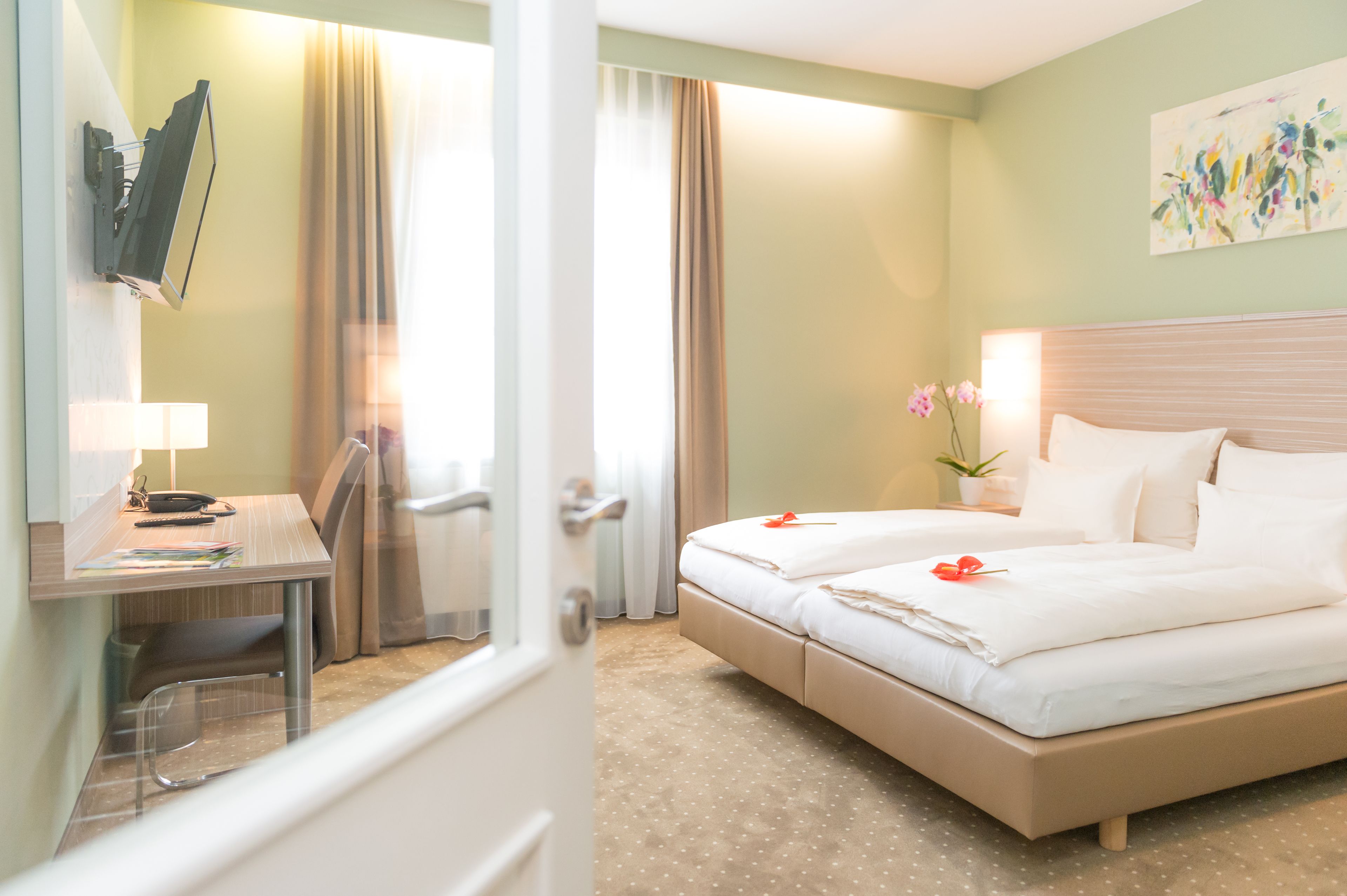 standard double room | 1 bedroom, in-room safe, individually decorated, individually furnished