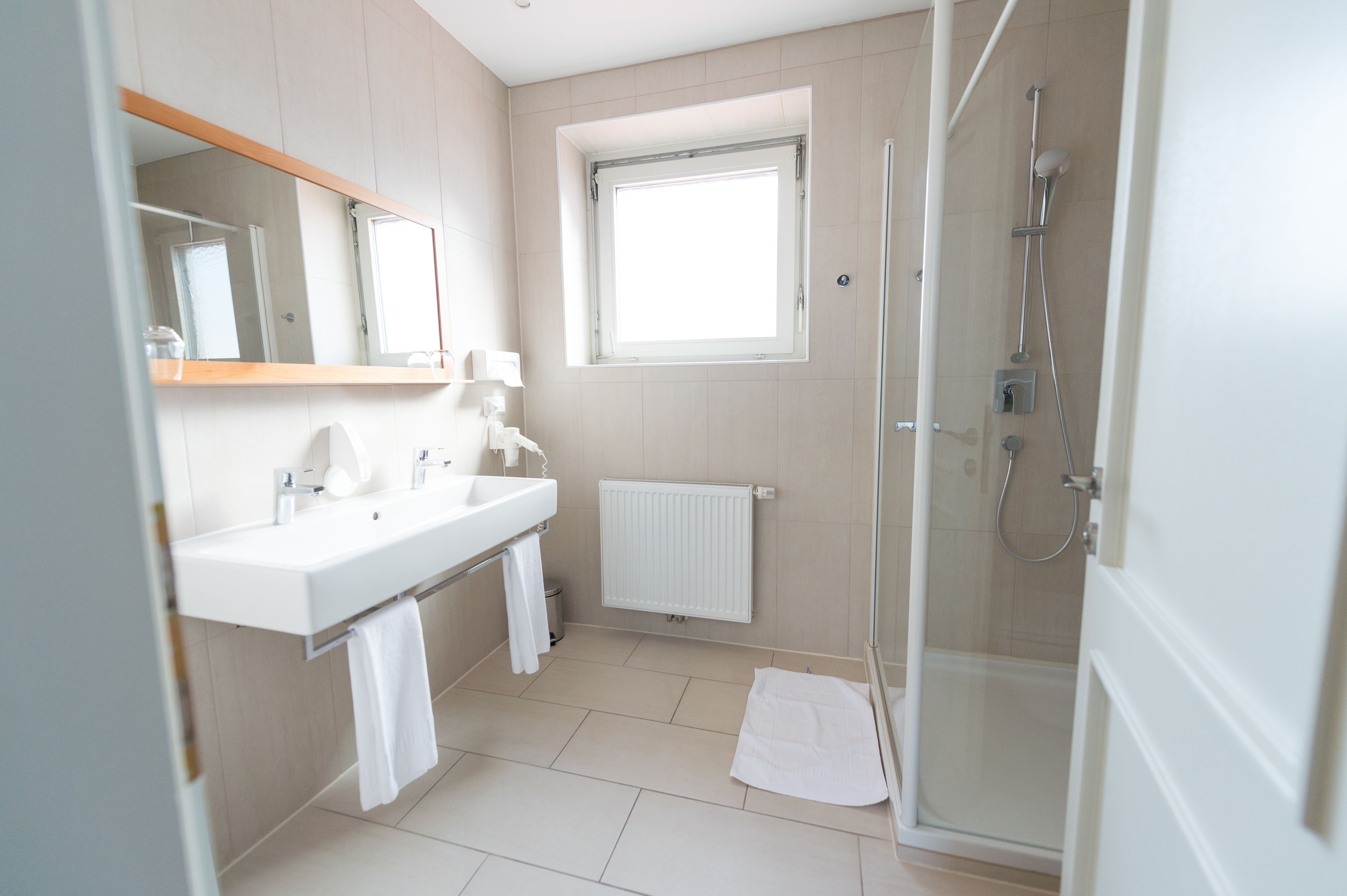standard double room | bathroom | shower, free toiletries, hair dryer, bathrobes