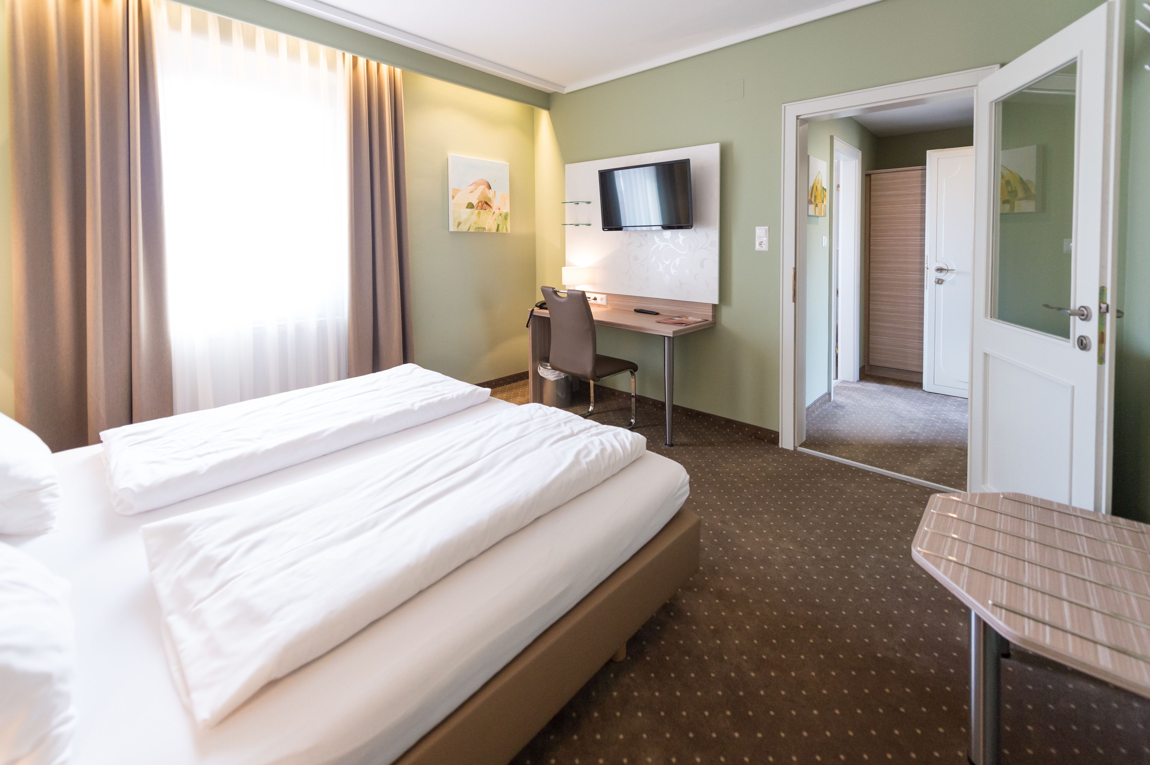 standard double room single use | 1 bedroom, in-room safe, individually decorated, individually furnished