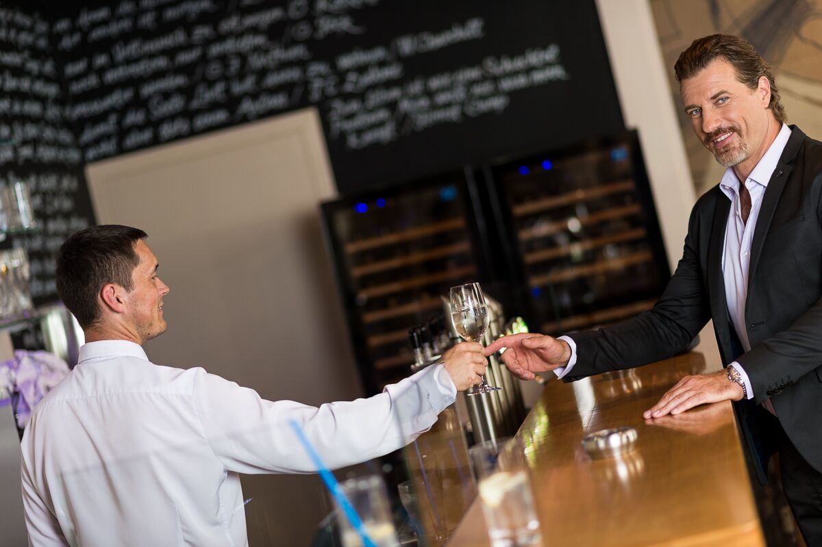 2 restaurants; ze serveren er lunch en diner 