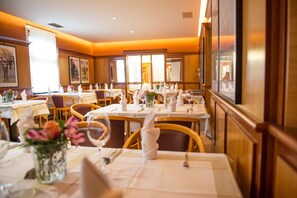 2 restaurants, lunch, dinner served; Regional cuisine - Hotel Restaurant Bistro Raffel (Jennersdorf)