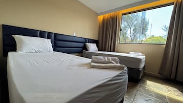 Habitación con 2 camas individuales | Escritorio y wifi gratis
