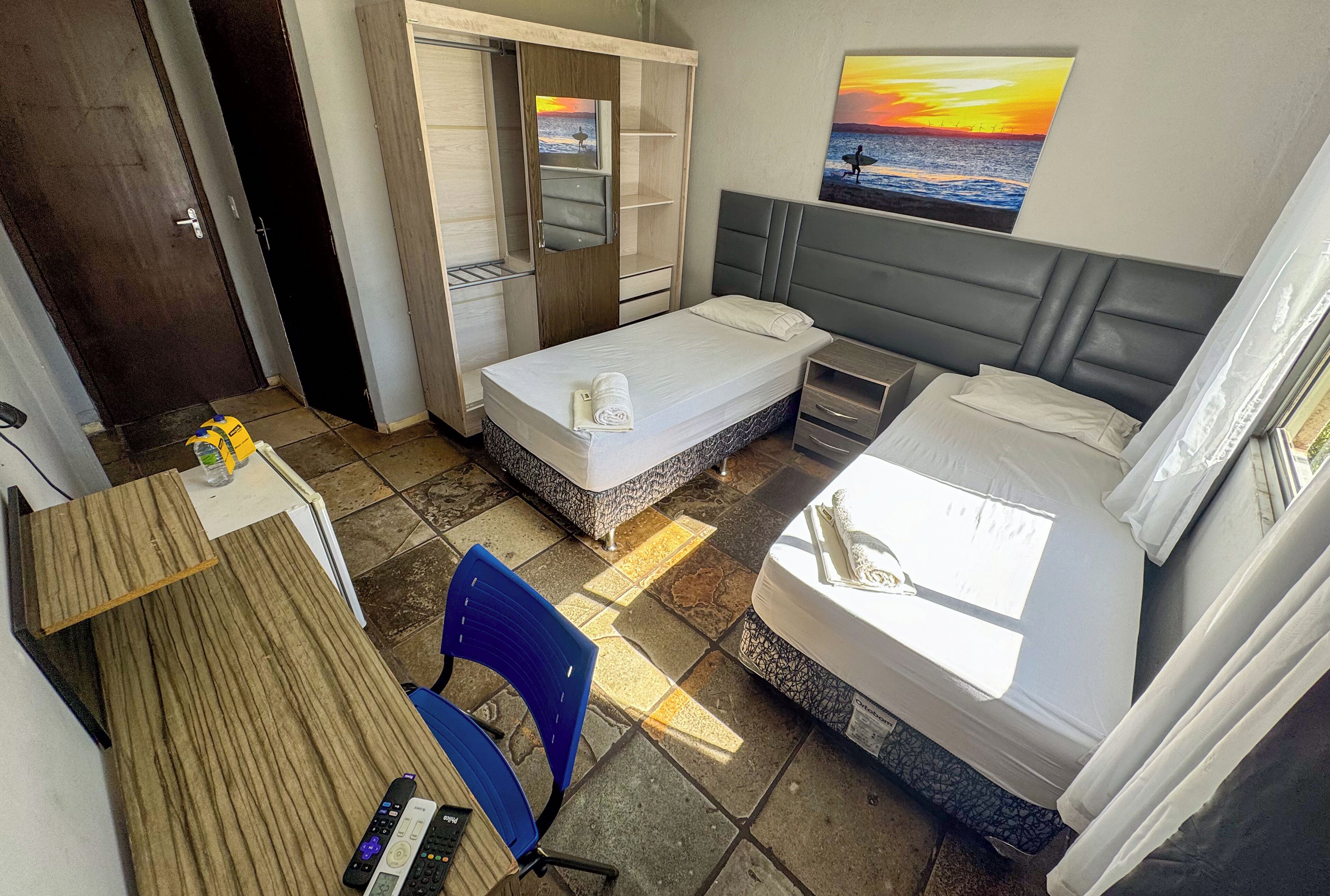 twin room | desk, free wifi