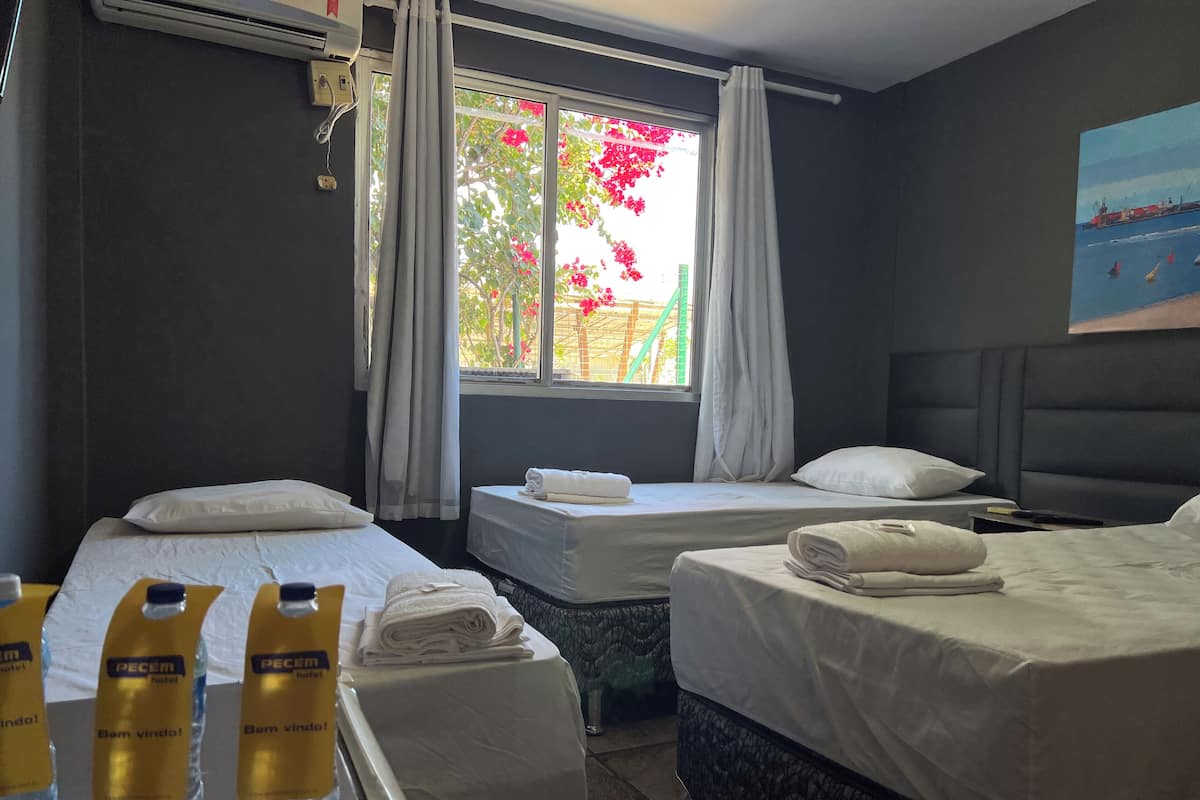 Habitación triple | Escritorio y wifi gratis