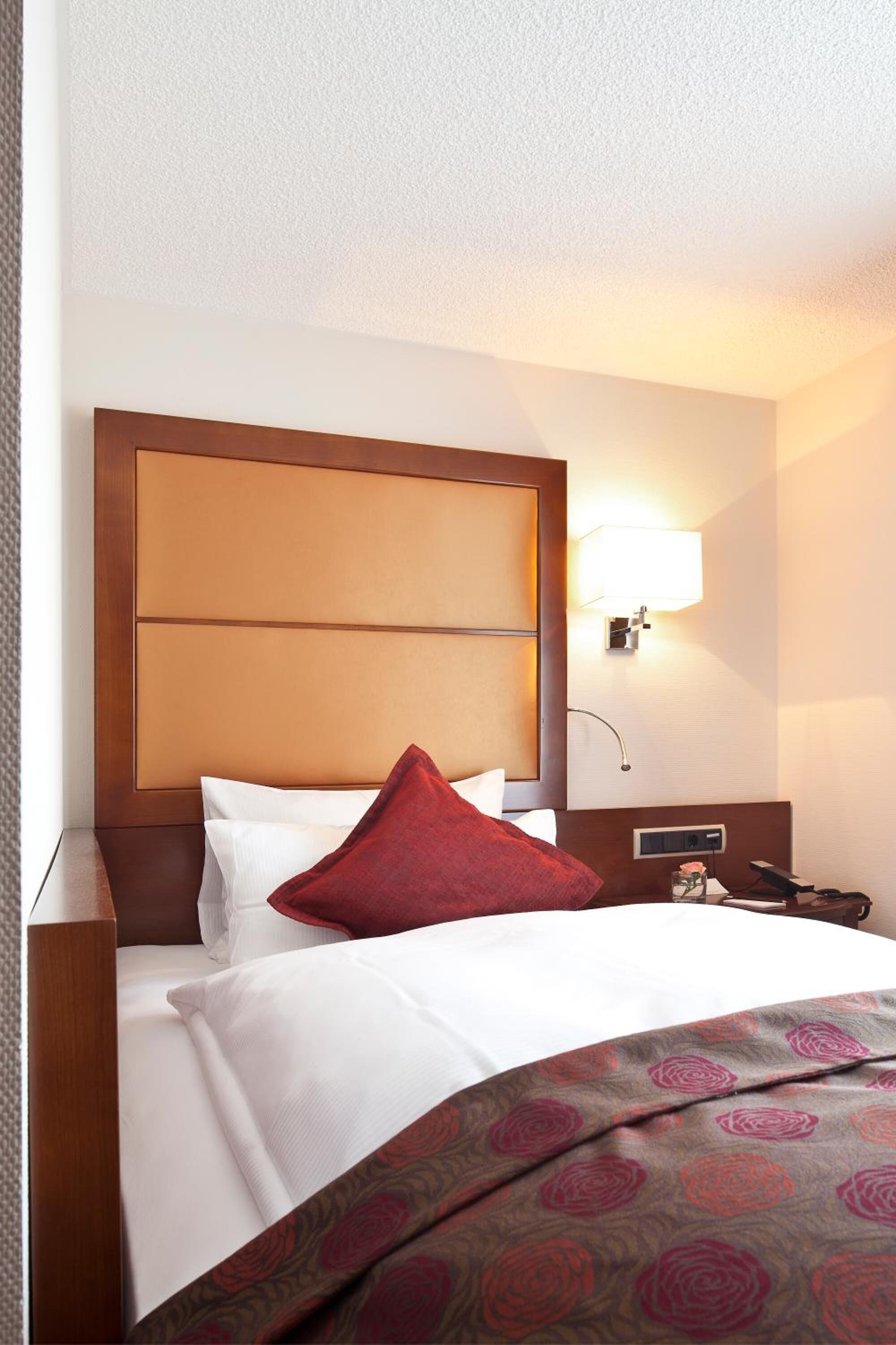 premium bedding, in-room safe, desk, free wifi