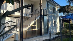 A modern two-story house with a balcony, a staircase, and a covered outdoor area. - Airport Venice Diego 2 (Mestre)