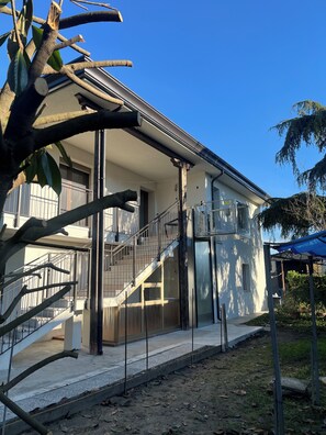 ด้านหน้าที่พัก