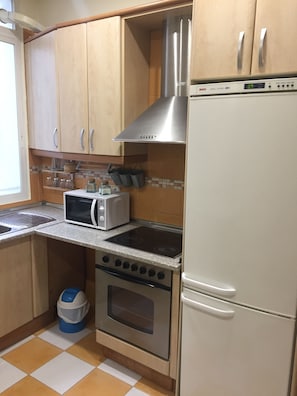Apartment, 1 Bedroom, Private Bathroom | Private kitchen - JQC Rooms (Madrid)