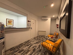 Reception - JQC Rooms (Madrid)