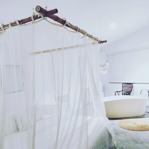 Blackout curtains, soundproofing, free WiFi, bed sheets - Hotel La Maga Rooms (Xàtiva)