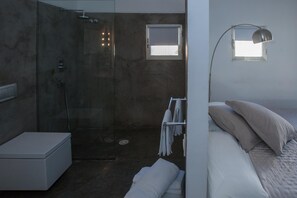 Doccia, set di cortesia gratuito, asciugacapelli, asciugamani