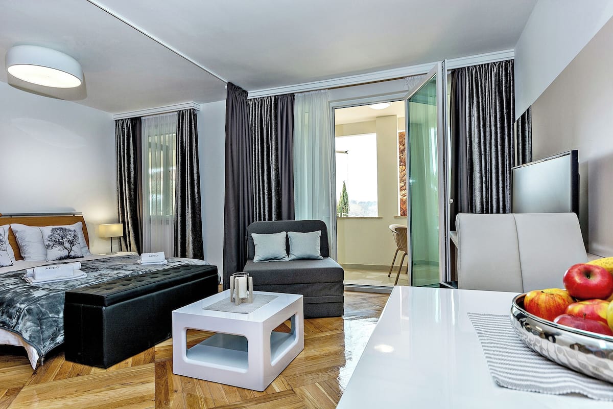 Ropa de cama de alta calidad y minibar
