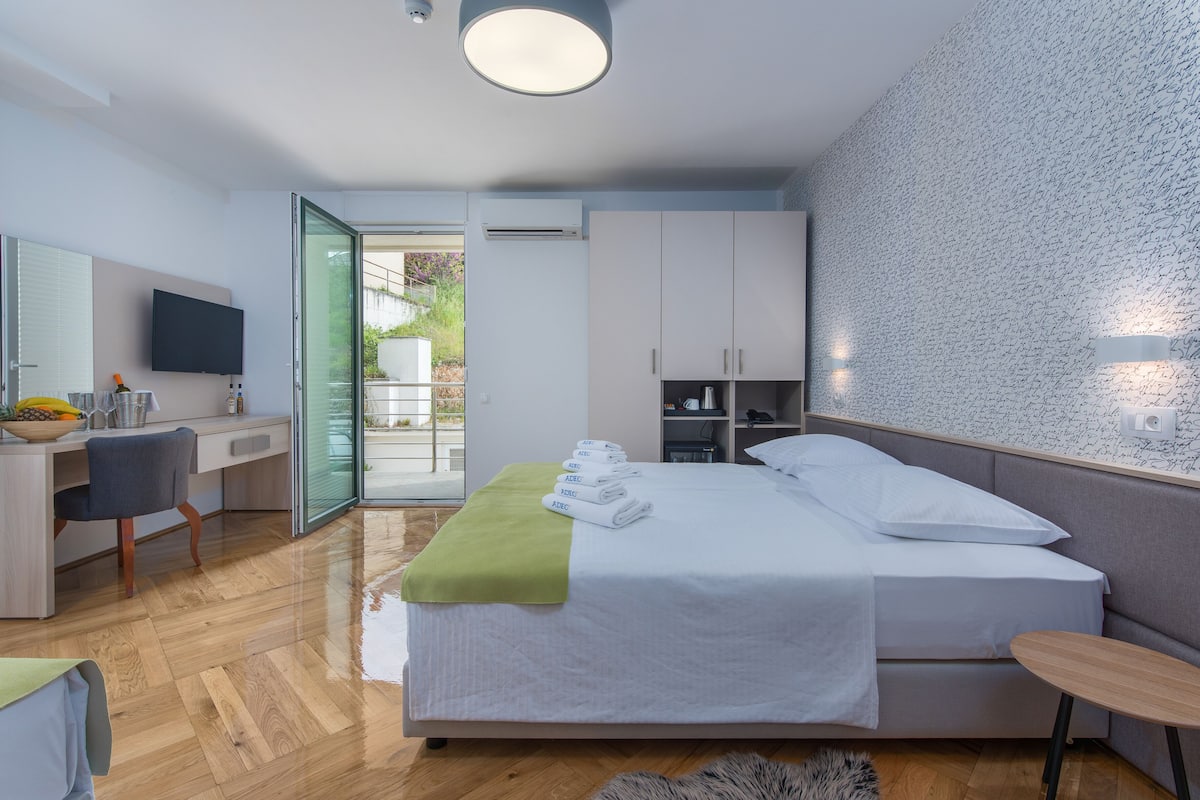 Ropa de cama de alta calidad y minibar