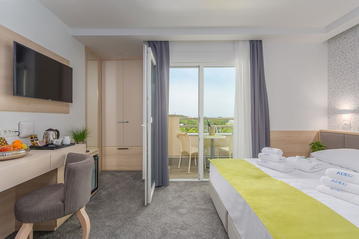 Ropa de cama de alta calidad y minibar