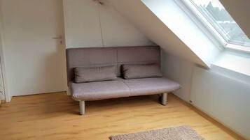 2 bedrooms, free cots/infant beds