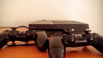 2 bedrooms, free cots/infant beds