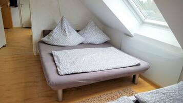 2 bedrooms, free cots/infant beds