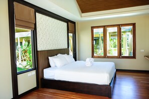 King Room Villa with Bathtub | Caja de seguridad en la habitación, escritorio y insonorización 