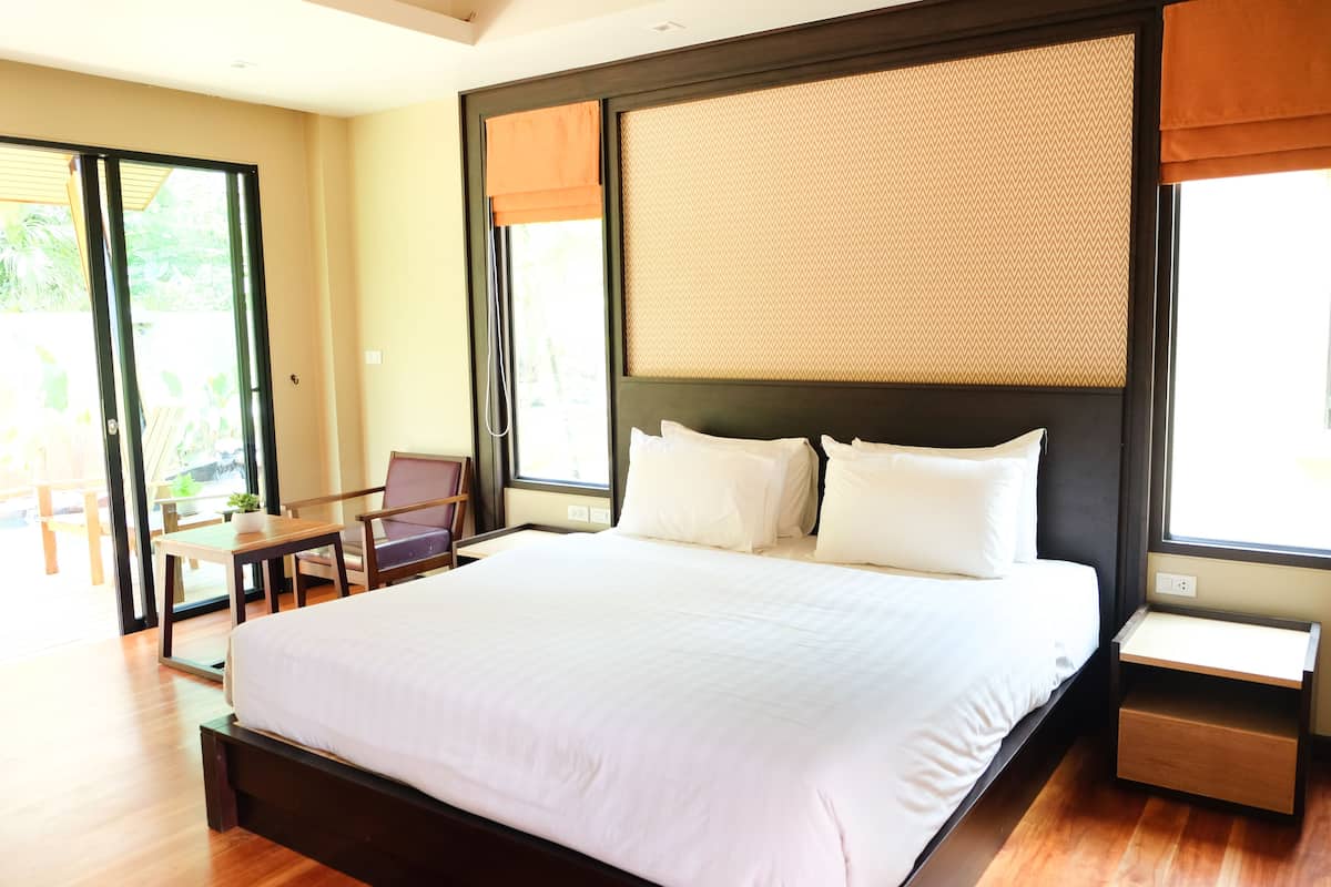 King Room Villa with Bathtub | Een kluis op de kamer, een bureau, geluiddichte muren, gratis wifi