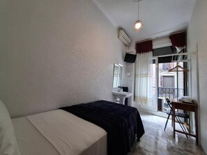 Kamar Single Ekonomi, kamar mandi umum | Meja kerja, Wi-Fi gratis, dan seprai linen