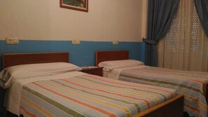 Twin Room, Private Bathroom | Desk, free WiFi, bed sheets - Hostal Palacios Fuencarral (Madrid)