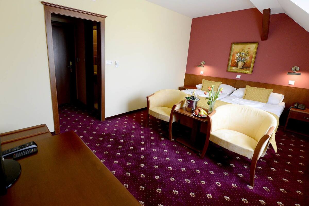 Standard Double Room | In-room safe, desk, cribs (free), rollaway beds (surcharge)