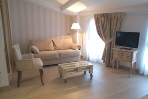 普通套房, 1 間臥室 | 起居區 | 平面電視