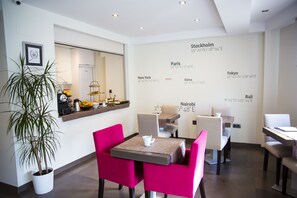 含每日吃到飽早餐