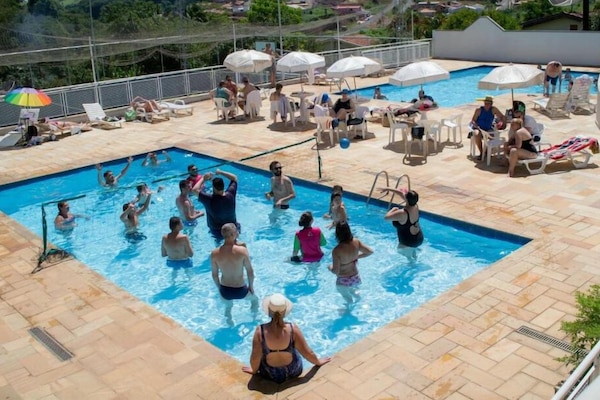 Una piscina cubierta