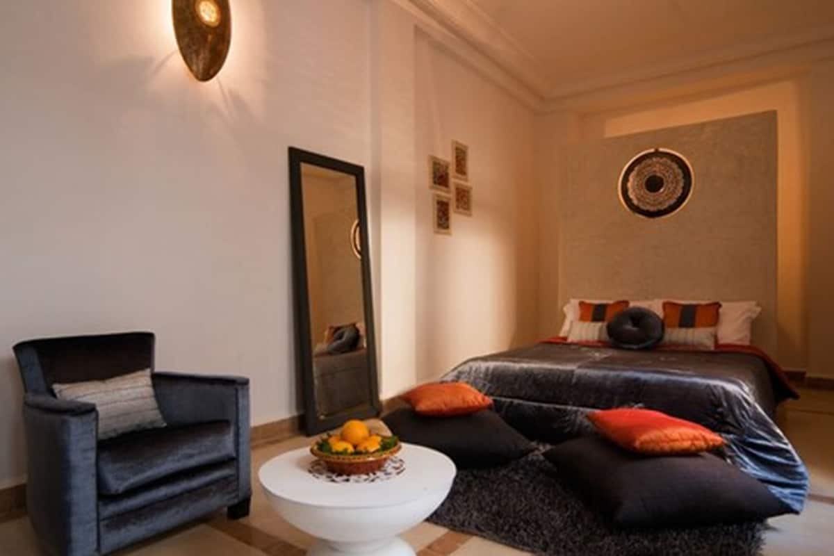 Suite (Orange) | 1 bedroom, in-room safe, individually decorated, blackout drapes