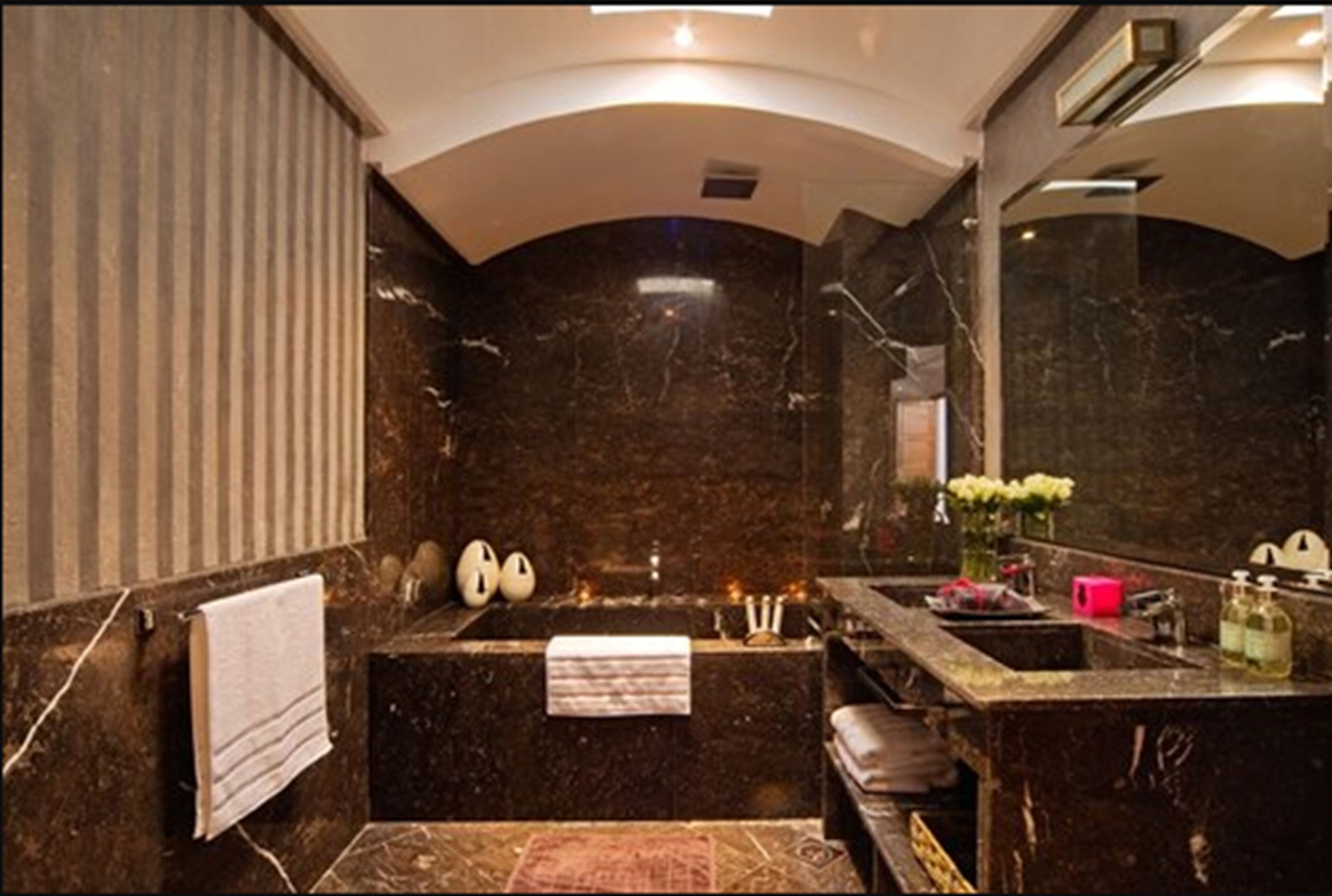 Deluxe Suite (Bougainvillea) | Bathroom