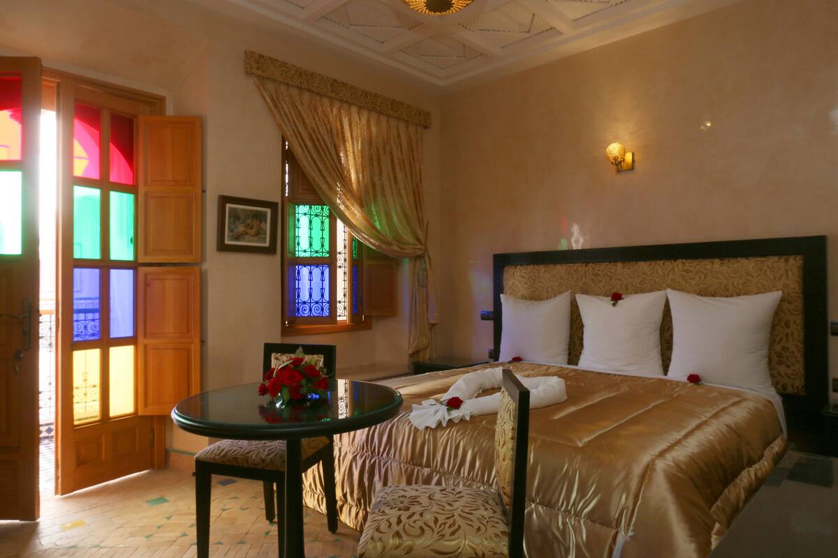 1 bedroom, Egyptian cotton sheets, premium bedding, desk