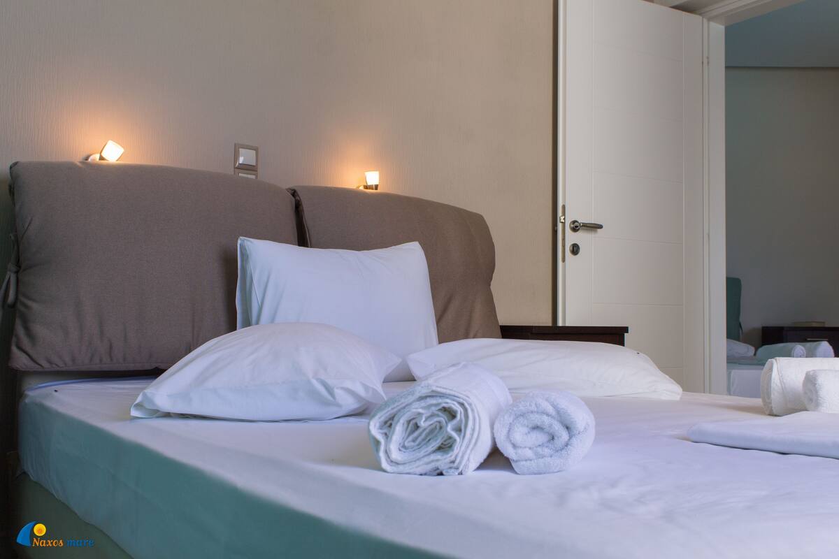 In-room safe, soundproofing, iron/ironing board, free cribs/infant beds