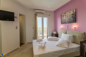 Deluxe Double or Twin Room, Sea View | In-room safe, soundproofing, iron/ironing board, free cribs/infant beds - Naxos Mare Studios (Naxos)