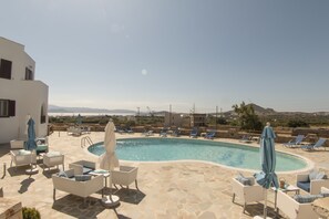 Outdoor pool - Naxos Mare Studios (Naxos)