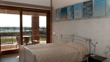Double Room | Desk, free cots/infant beds, free WiFi